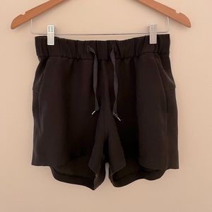 Lululemon On the Fly Woven Shorts Size 4